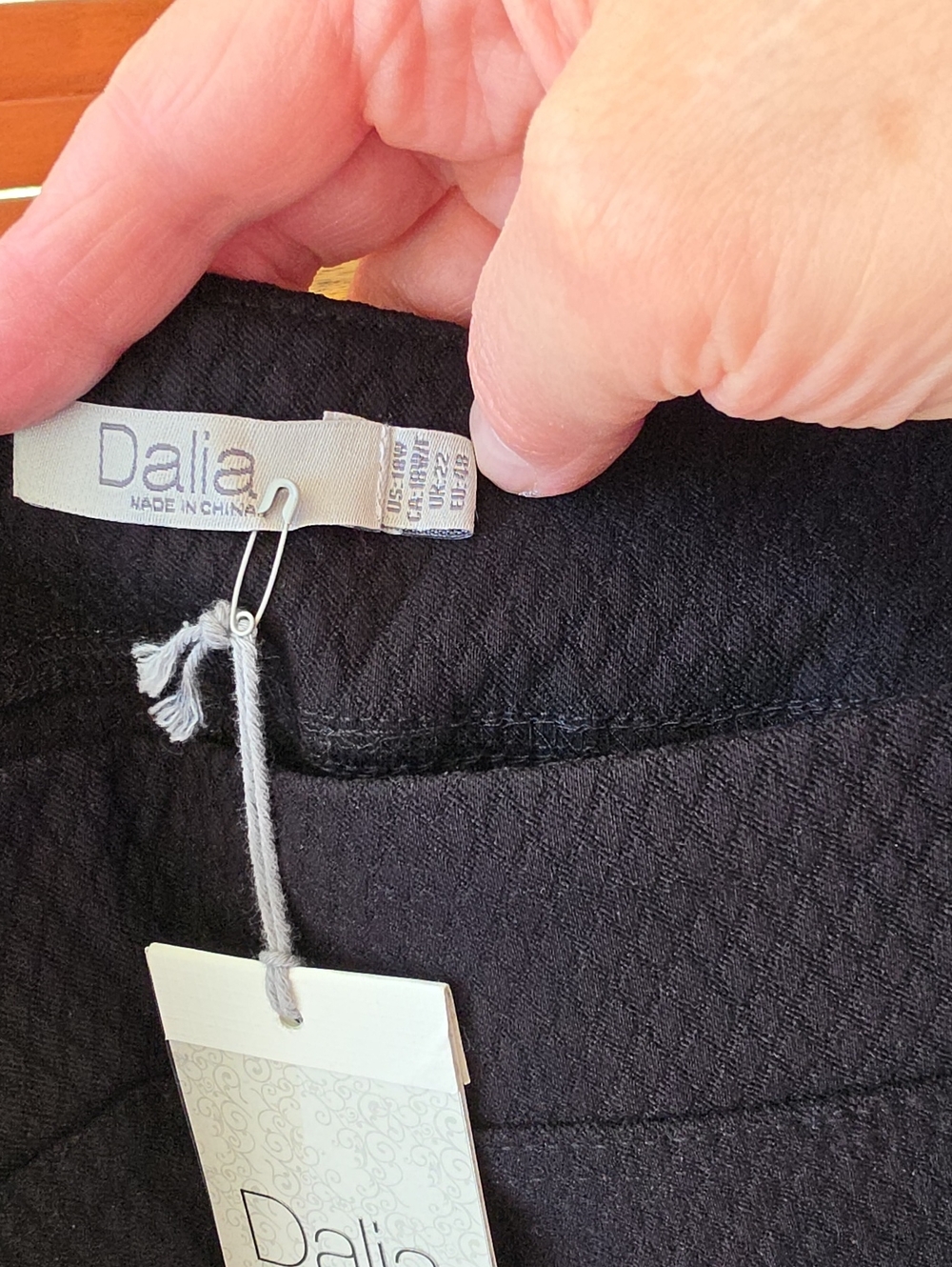 NWT - Dalia Brand Pull-On Black Cropped Pants -  Womens 18W